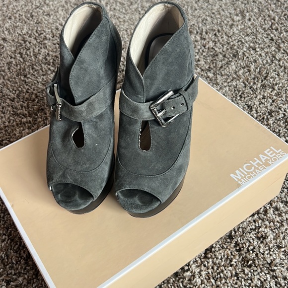 Michael Kors Suede Heels - Picture 1 of 8